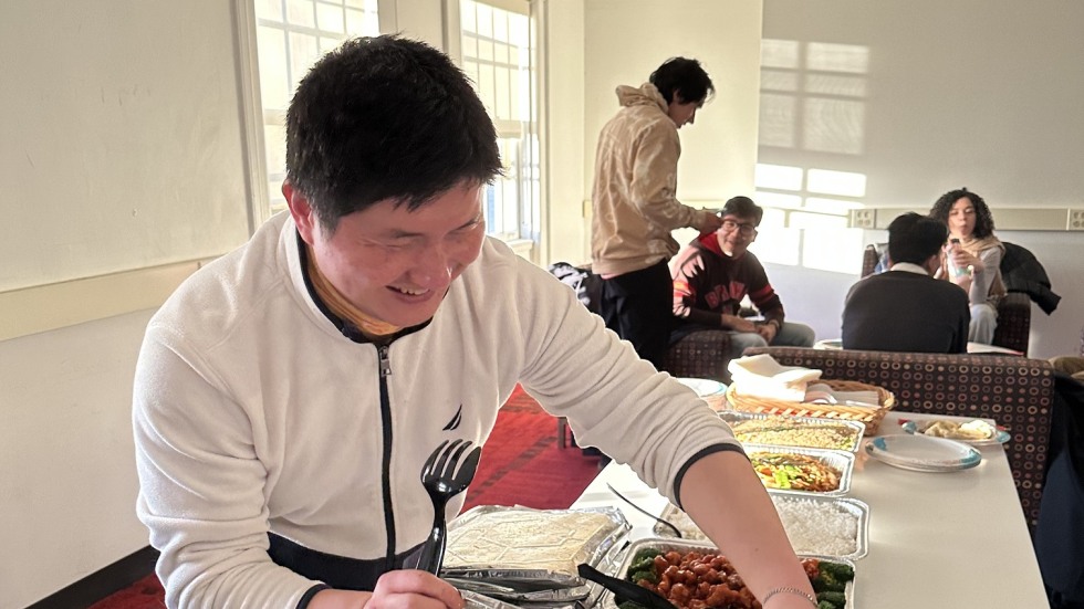 Photo of Professor Lulei Su with dumplings